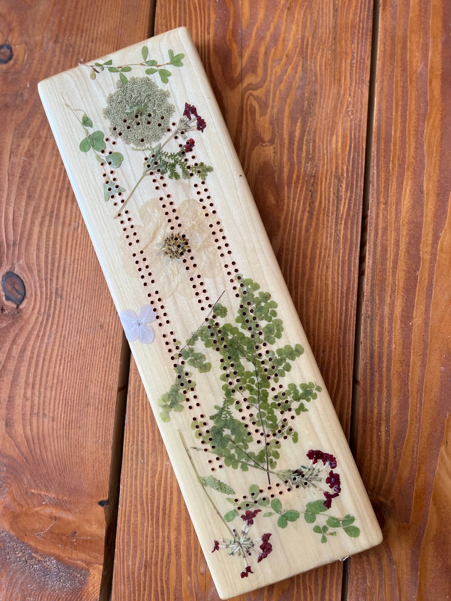 Happy Mistake : Floral Cribbage Board